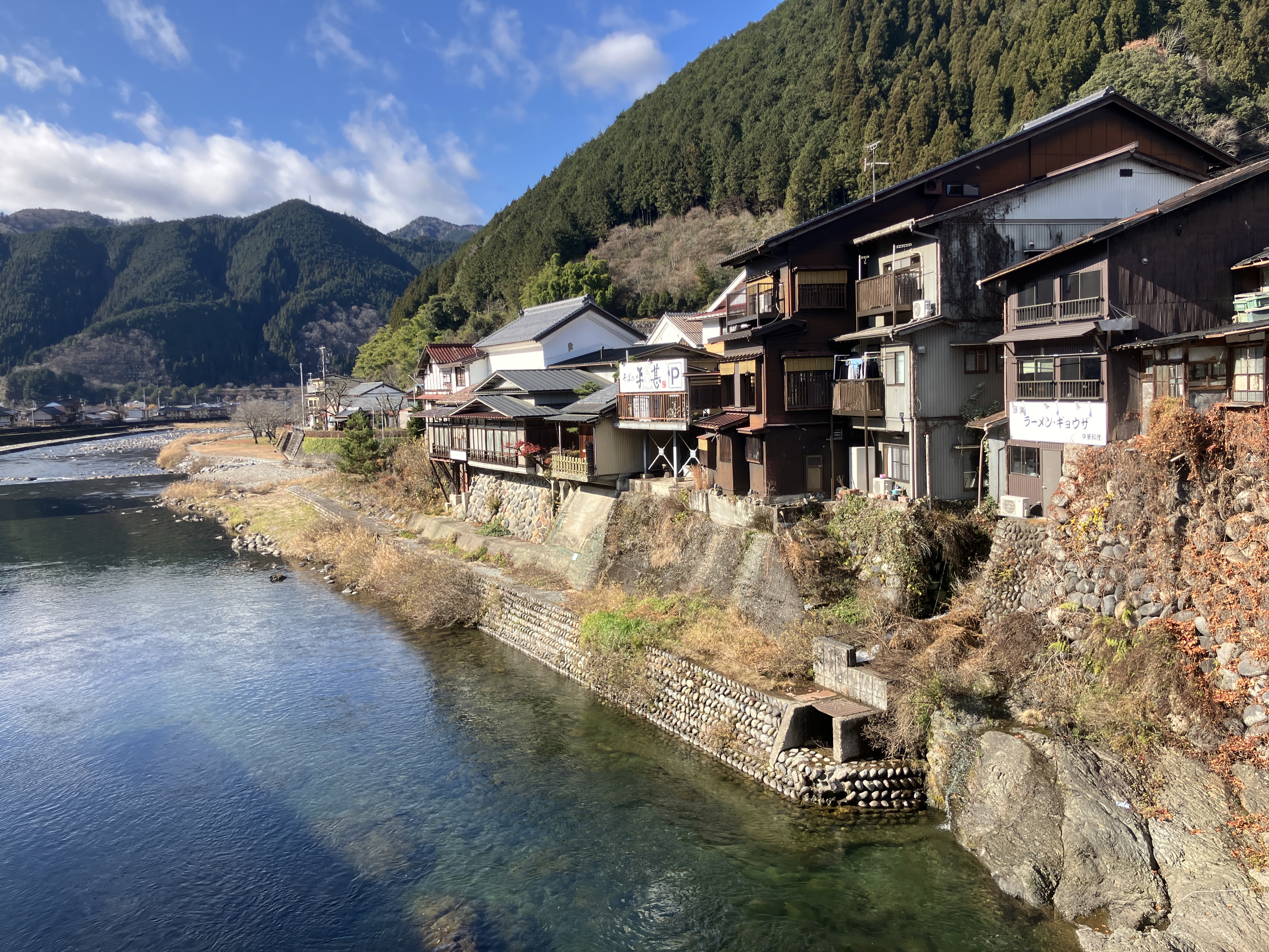 川沿いの町並み